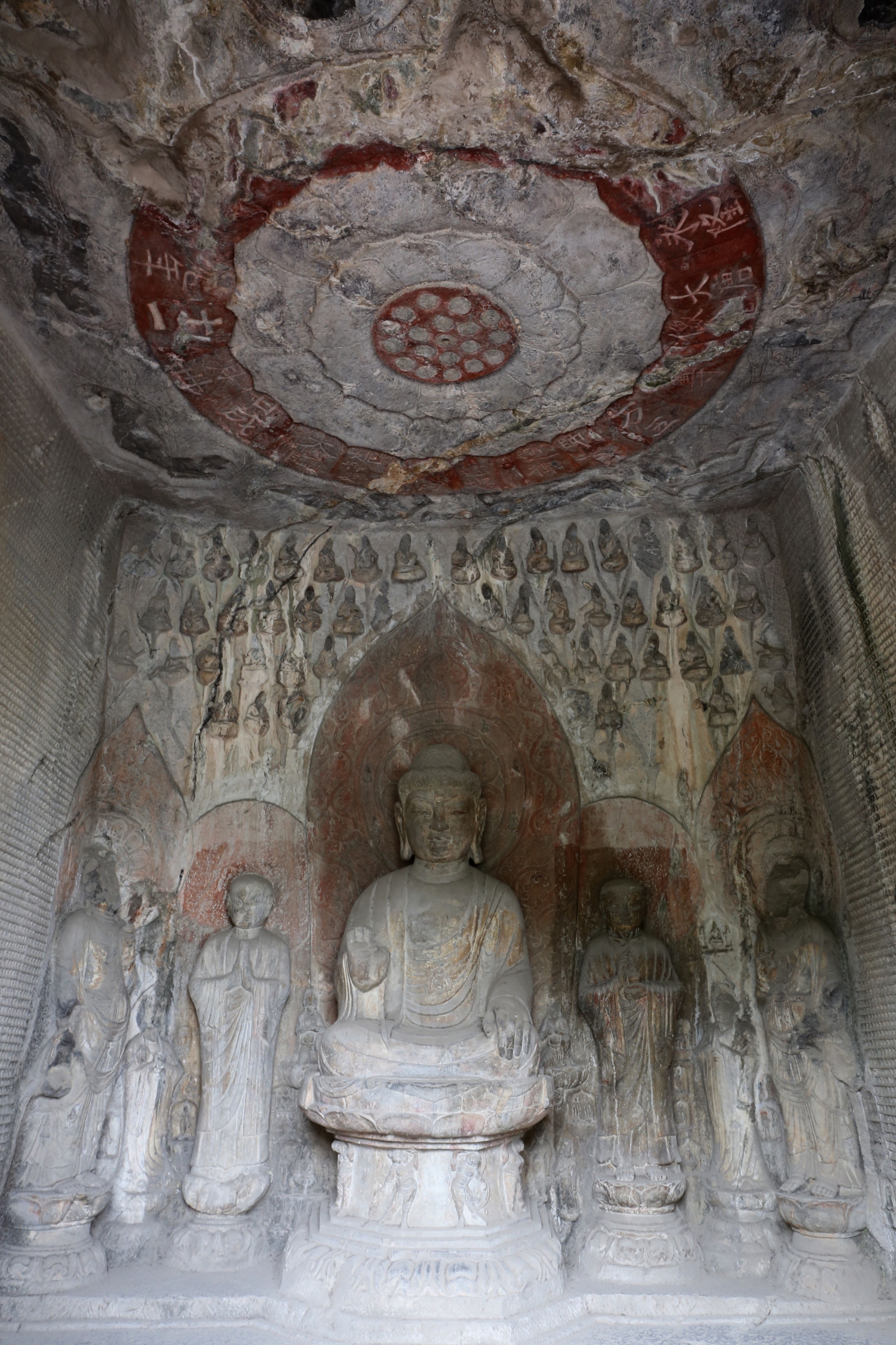 永隆元年十一月三十日成,大监姚神表,内道场运禅师,一万五千尊像一龛"