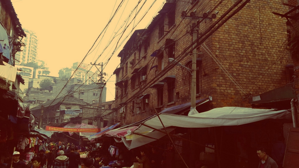 拆迁之前行走的路人行走的路人发呆的老人上图是二位旅行者卖面的帅哥