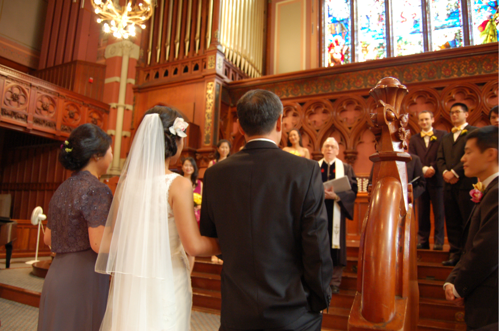 上帝祝福的婚礼:"神圣纯爱,天上欢乐降人间…我奉上帝的圣名,接受你