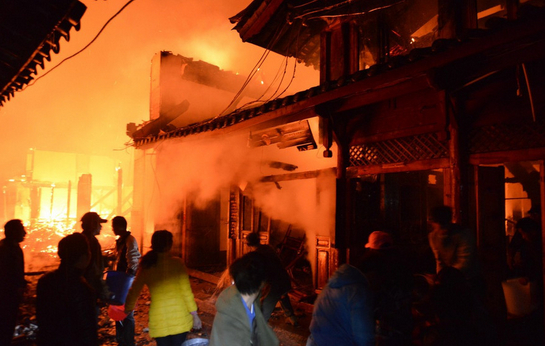 "对于4月6日丽江古城区束河街道龙泉社区发生火灾,有市民如此质疑.