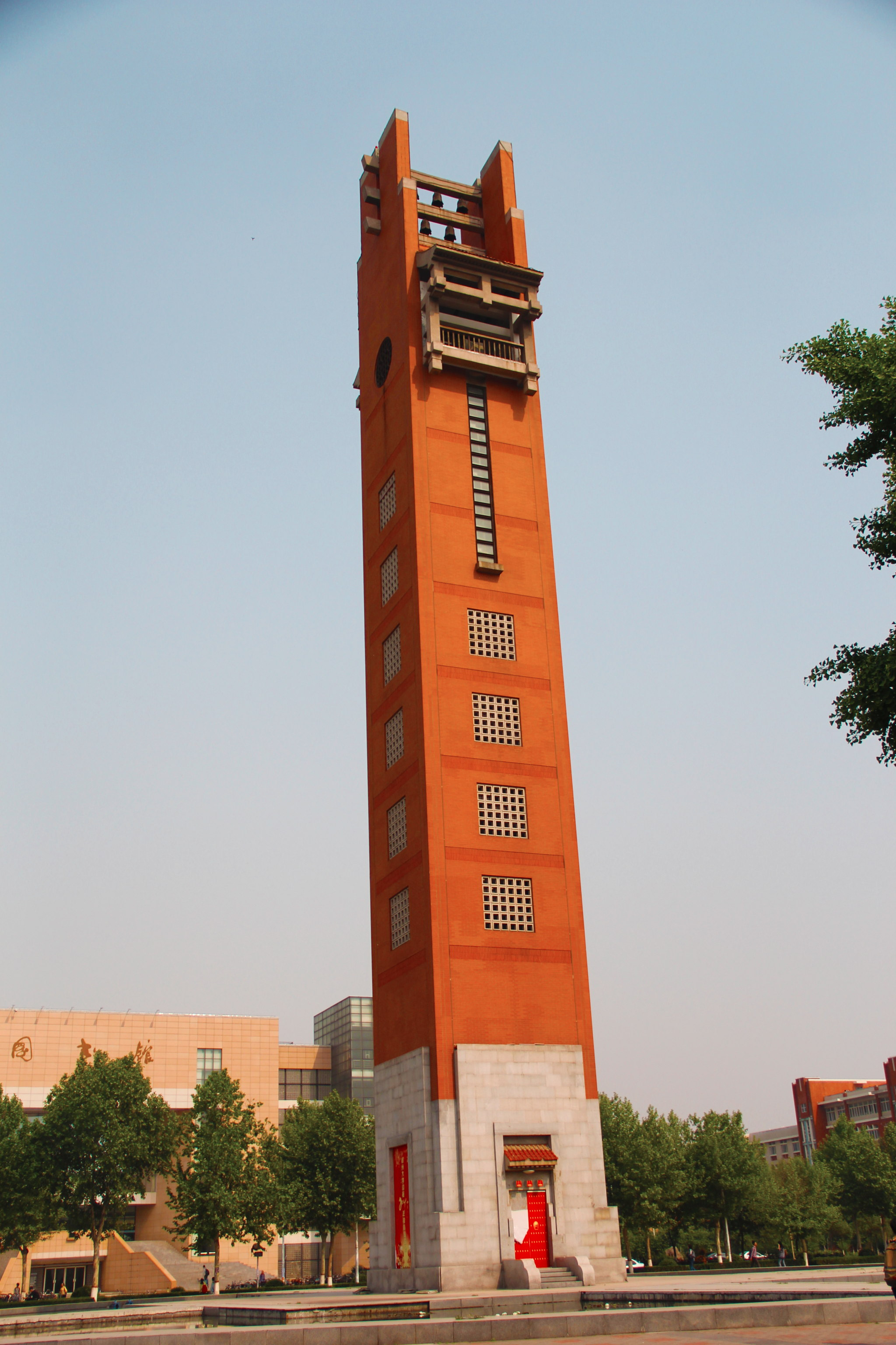 郑东新区夜景和郑州大学