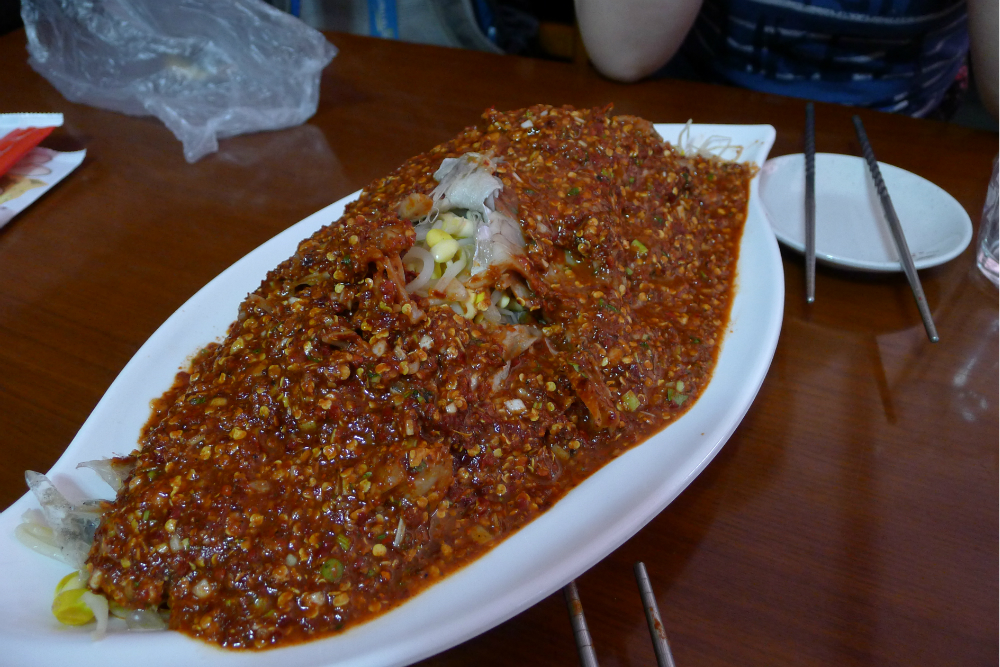 画图明太屋:主打蒸明太鱼,分三层,最底层全是豆芽,中间是明太鱼,估摸