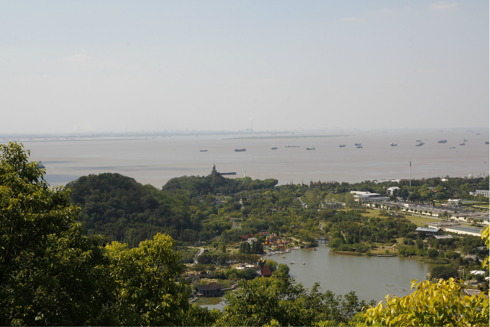 狼山風景名勝區是江蘇省著名的六大風景區之一,狼山位於南通市南郊,是