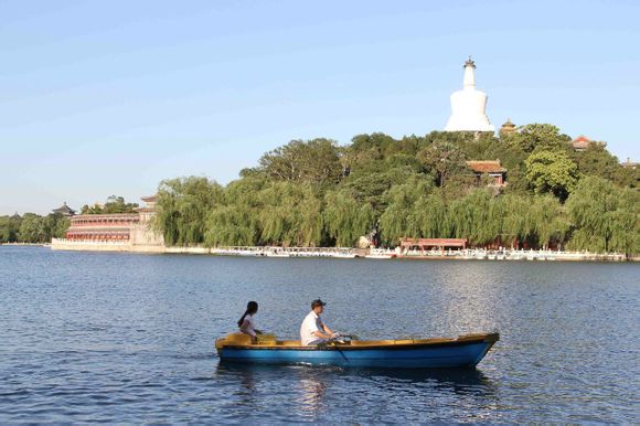 《让我们荡起双桨"手划船"》,北海公园自助游攻略 - 马蜂窝