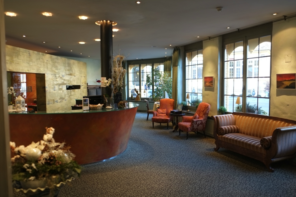 出了火车站右转,能够看见特别明显的青年旅馆-youth