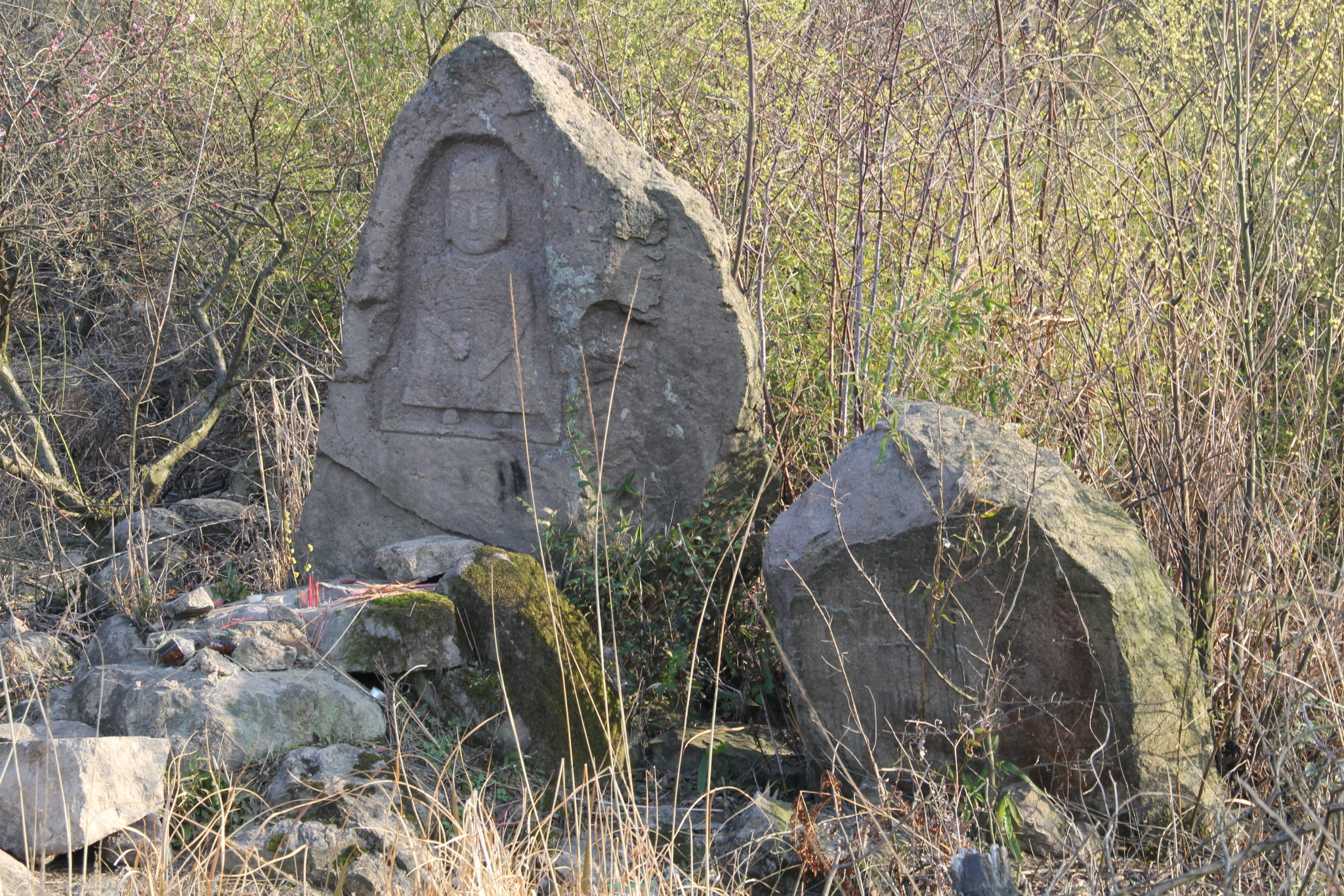 城山景區城山頂有城山教寺,俗稱城山寺,又名清涼禪院,始建於南朝宋