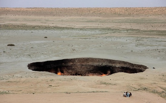 卡拉库姆沙漠的"地狱之门",40年不灭之火