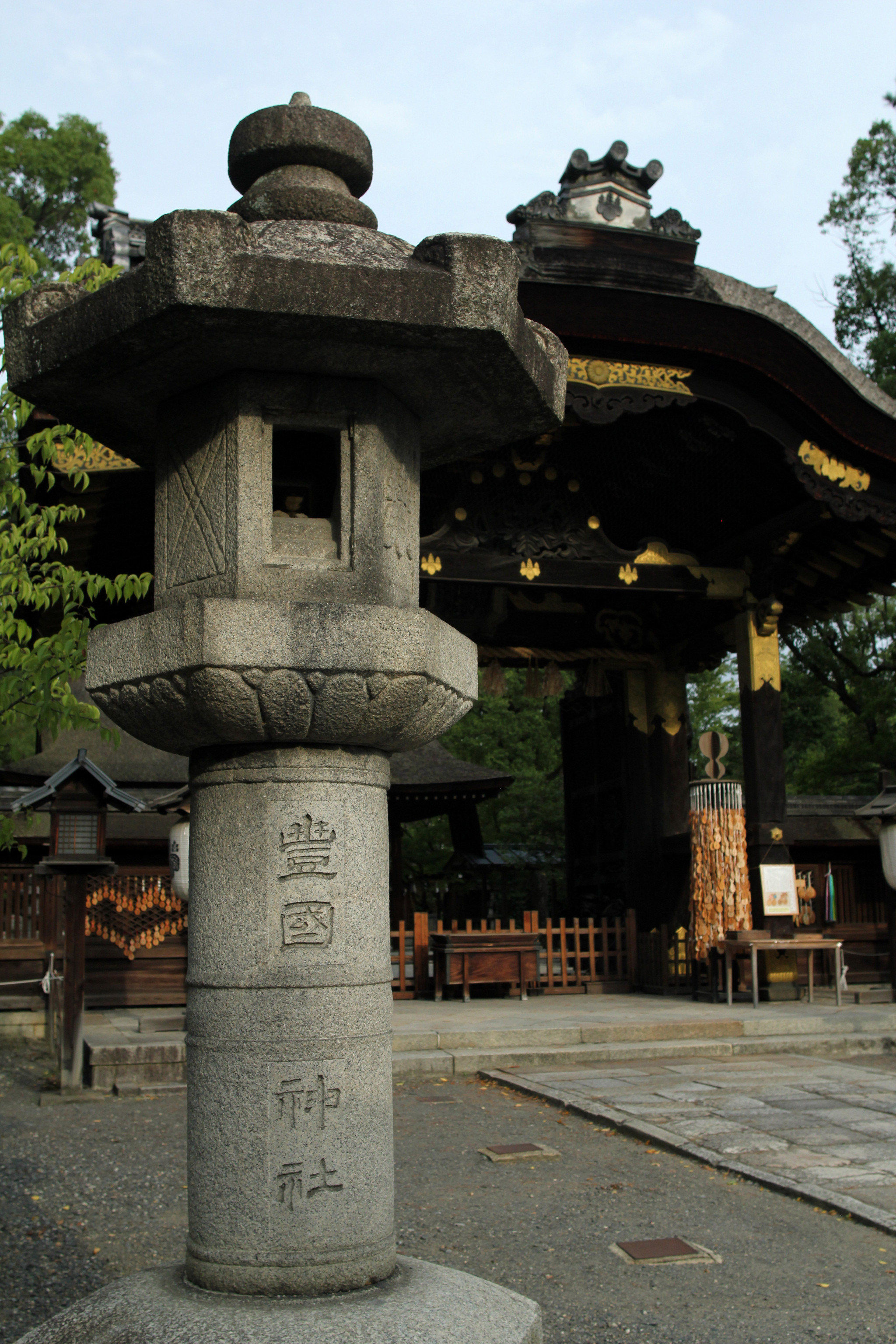 三门  "望阙楼"是指空门,无相门,无作门顿悟的解脱门.