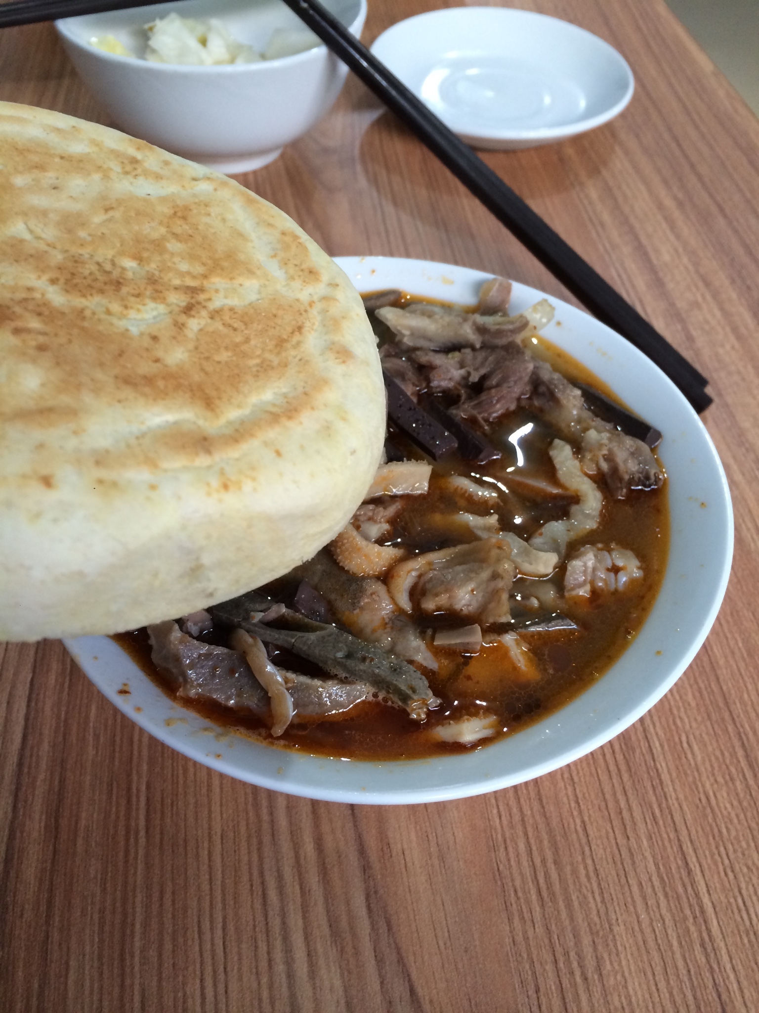 巴彦淖尔著名的羊杂碎,对于下水爱好者来说,这满足,无法言表