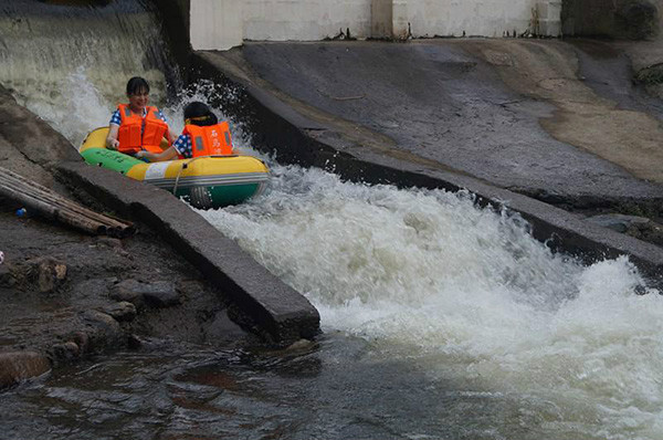 安吉石马湾的清凉漂流