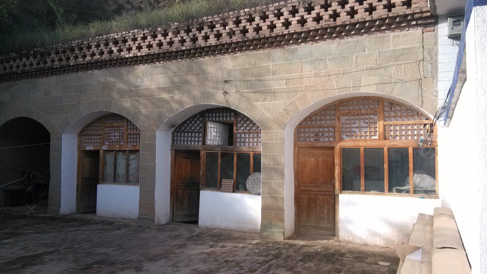 榆林某县城公安局的窑洞