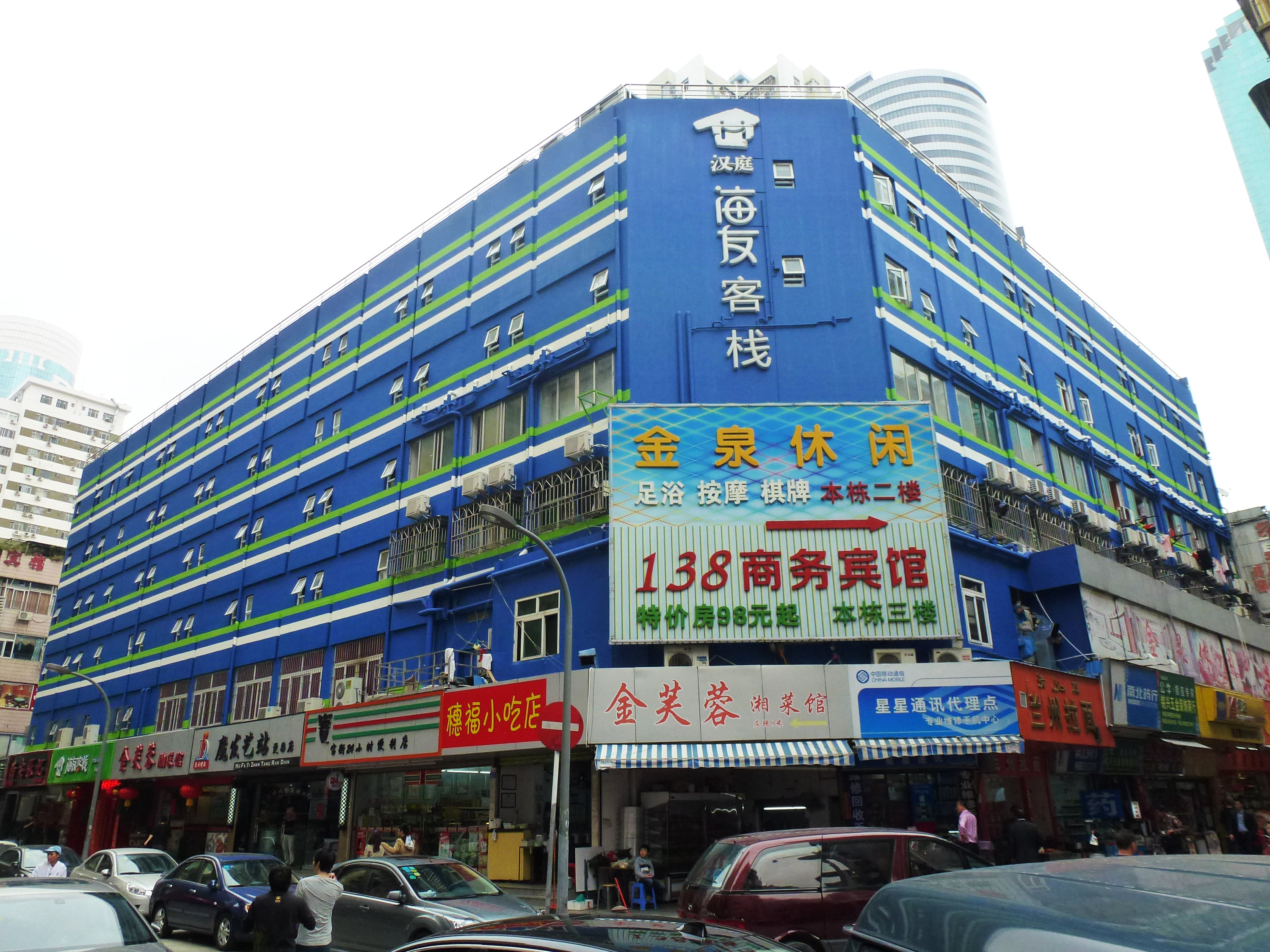 深圳一出地铁口就是海（哪个地铁口一出就是海）