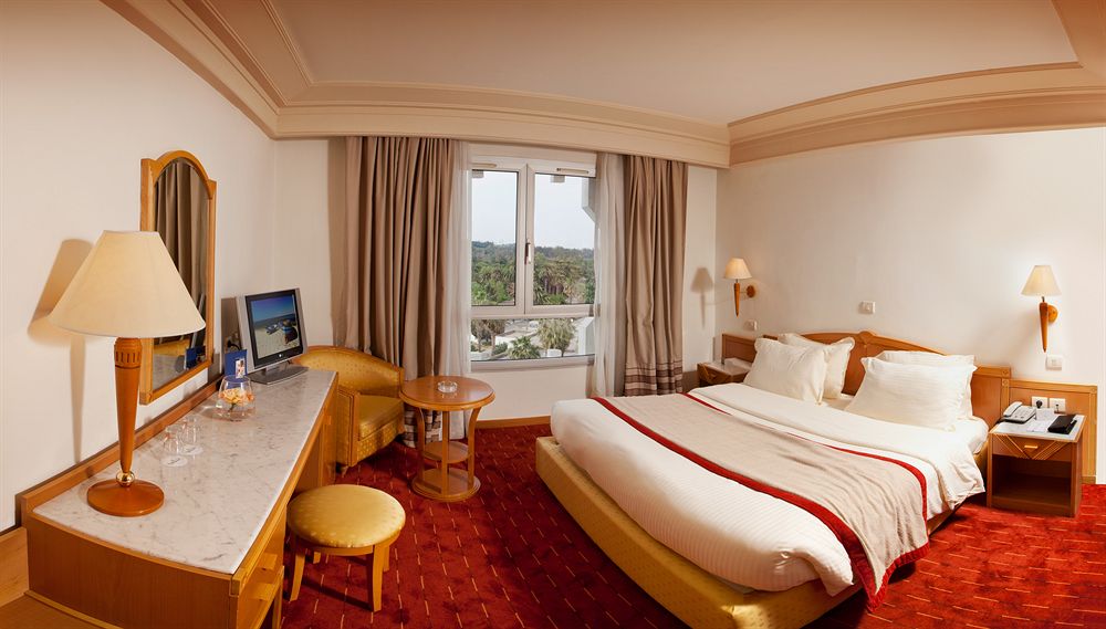 金郁金香萨尔瓦多酒店 Golden Tulip El Mechtel