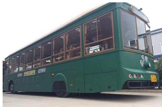 12辆铛铛车国庆跑中轴线国庆节乘铛铛车游京城