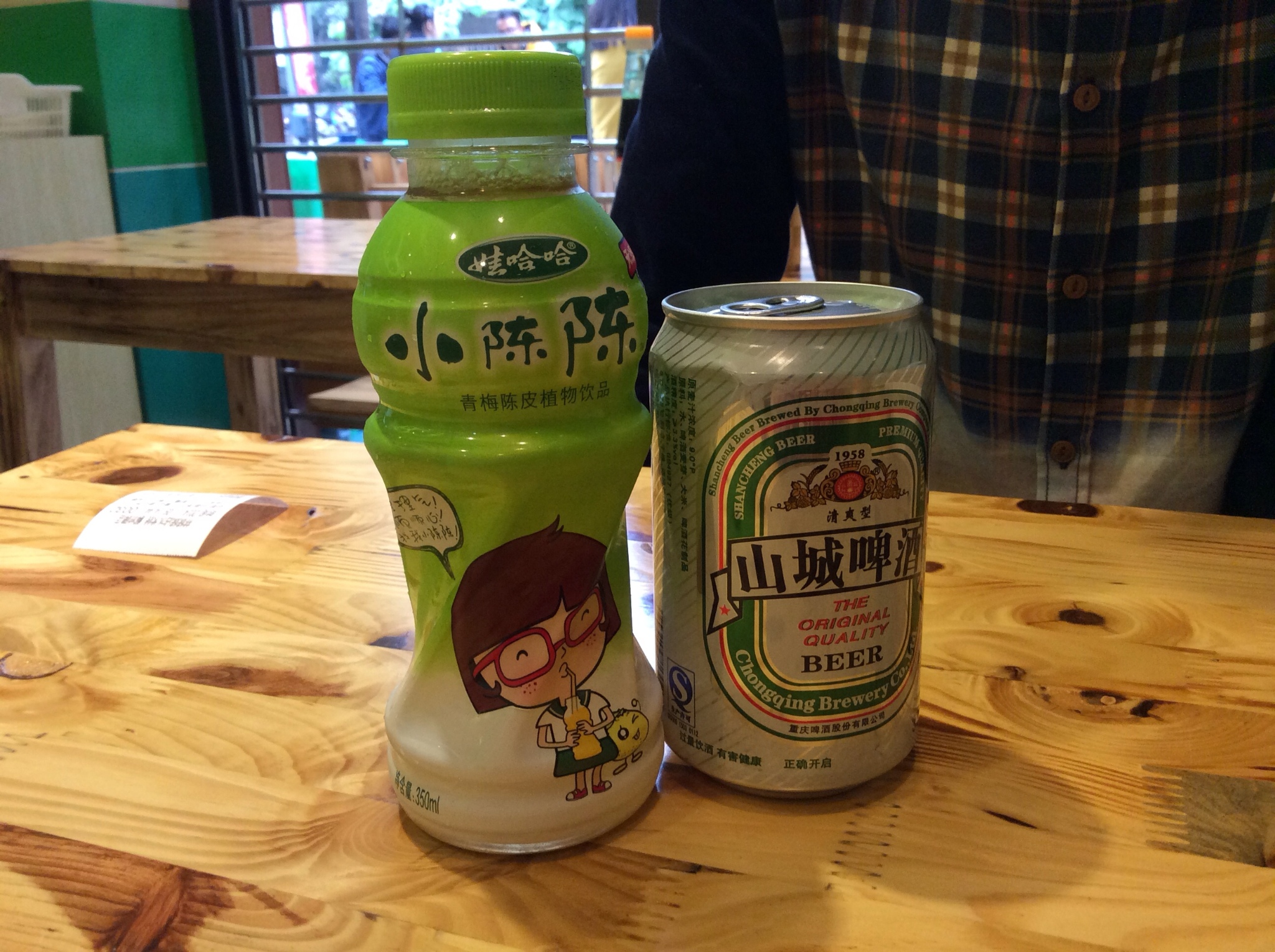 终于喝道小陈陈啦,据说山城啤酒是本地特色,不过对于只爱喝饮料的我