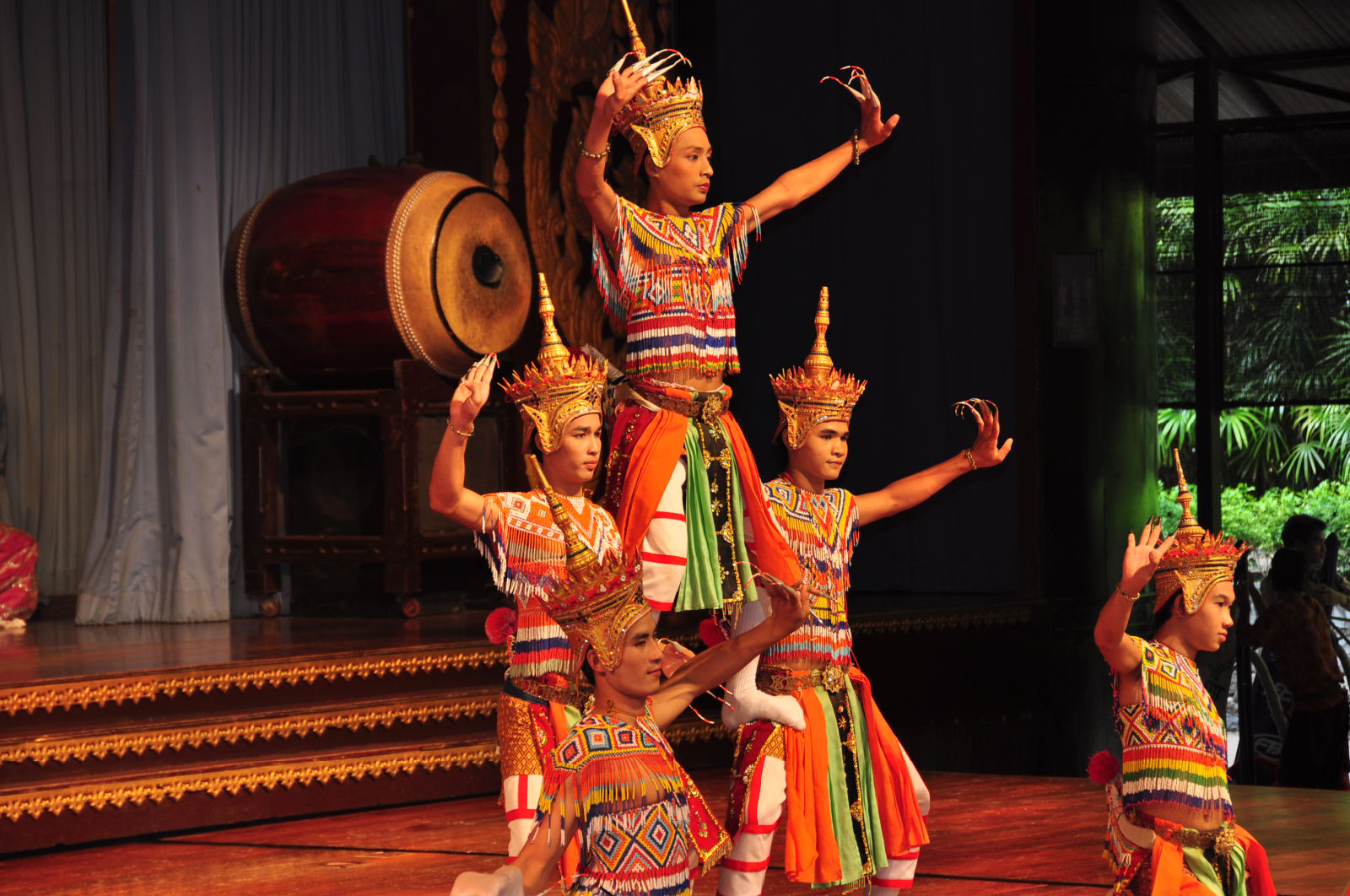 泰国传统舞蹈 编辑类库存图片. 图片 包括有 旅行, 跳舞, 传统, 游人, 衣裳, 显示, 兰娜, 旅游业 - 41179259