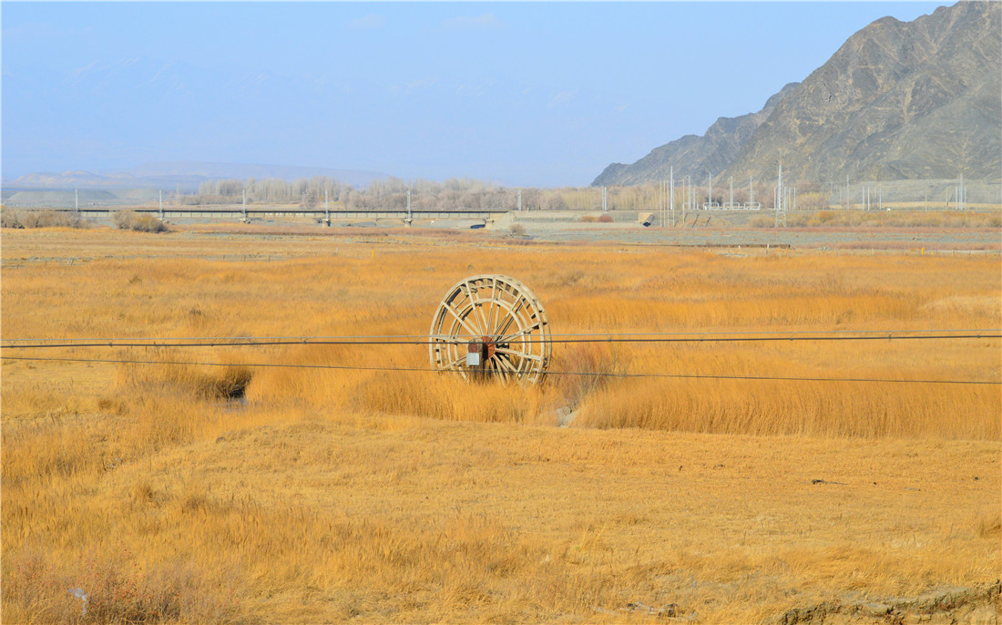 新疆吐鲁番托克逊夏乡杏花小草湖盐湖一日游3月底最佳