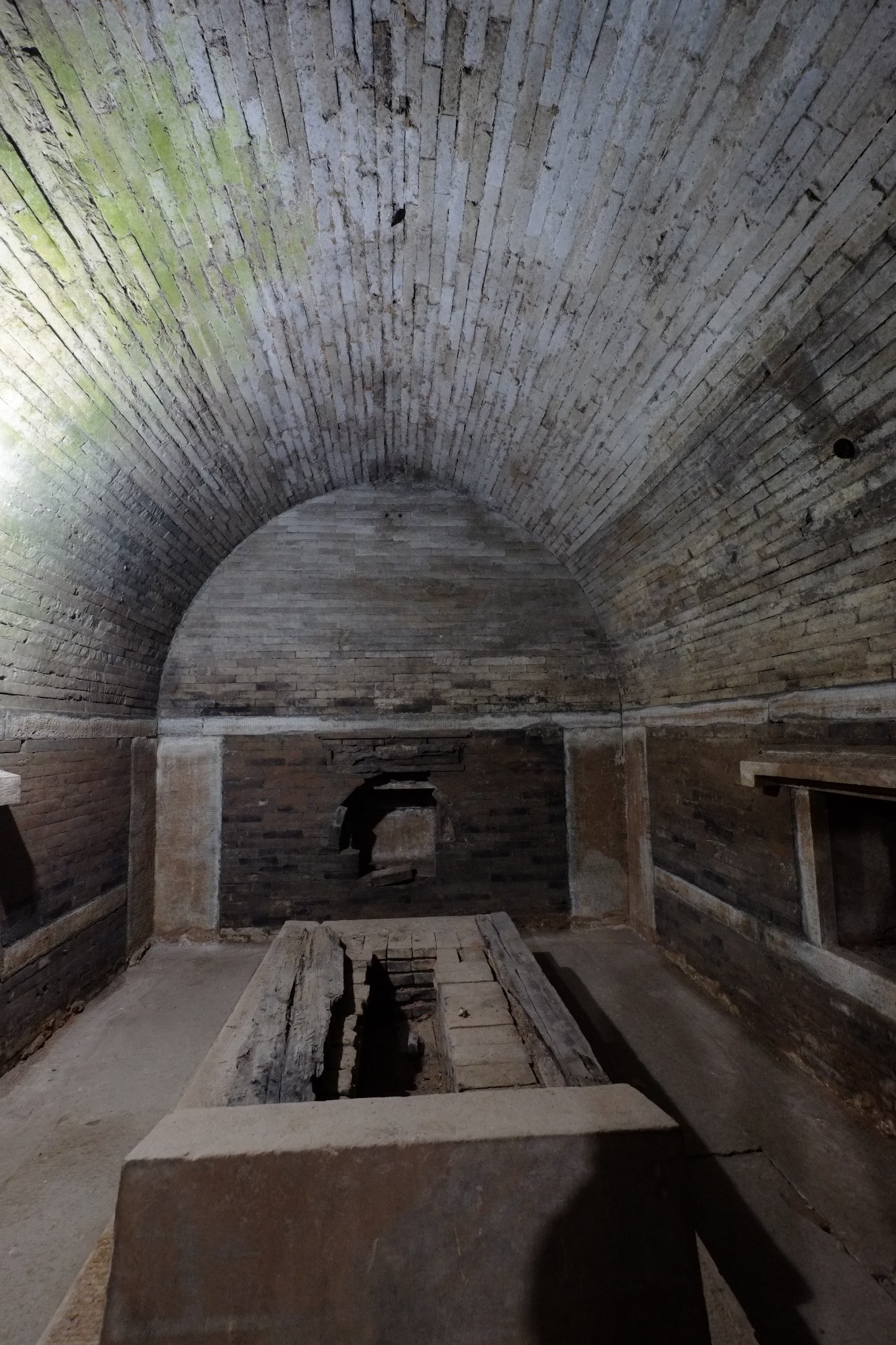 众多赫赫有名的大人物,正面人物有郑和,反面的更多如:魏忠贤,刘瑾