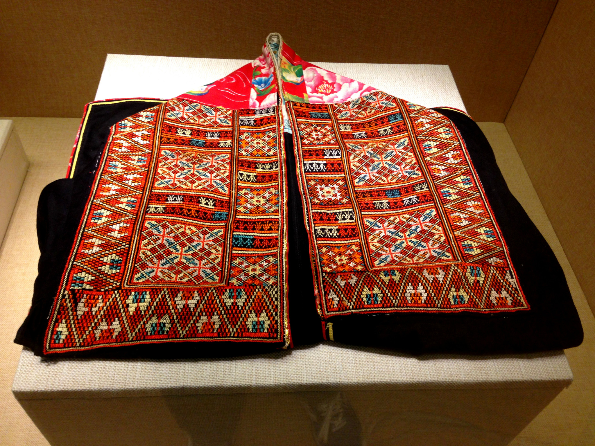 绚彩中华之瑶族服饰展