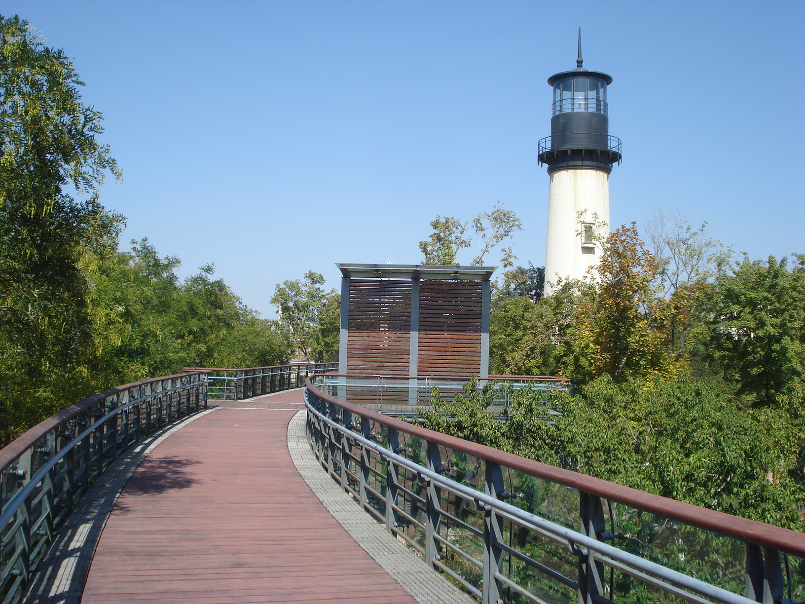 天津滨海高新区渤龙湖及周边