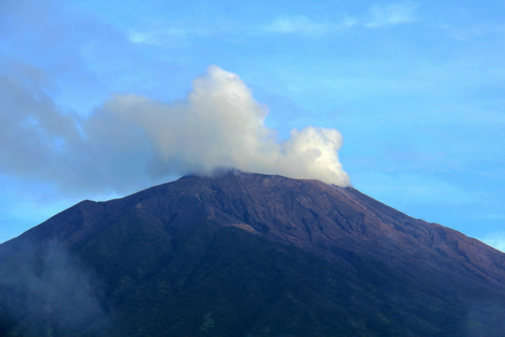 生平第一座活火山登頂印尼蘇門答臘島葛林芝火山gunungkerinci