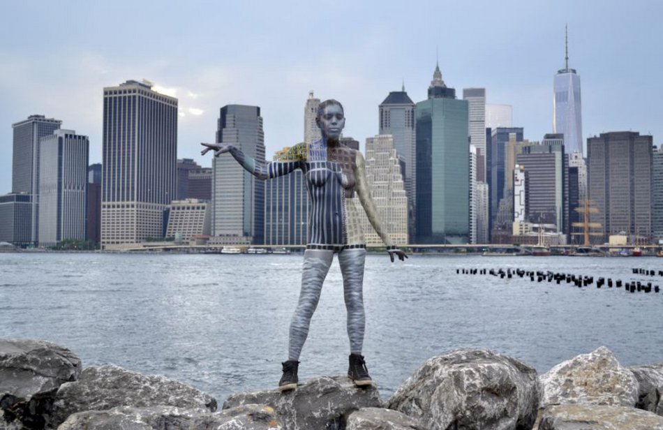 人体艺术家裸体作画 "隐"于城市