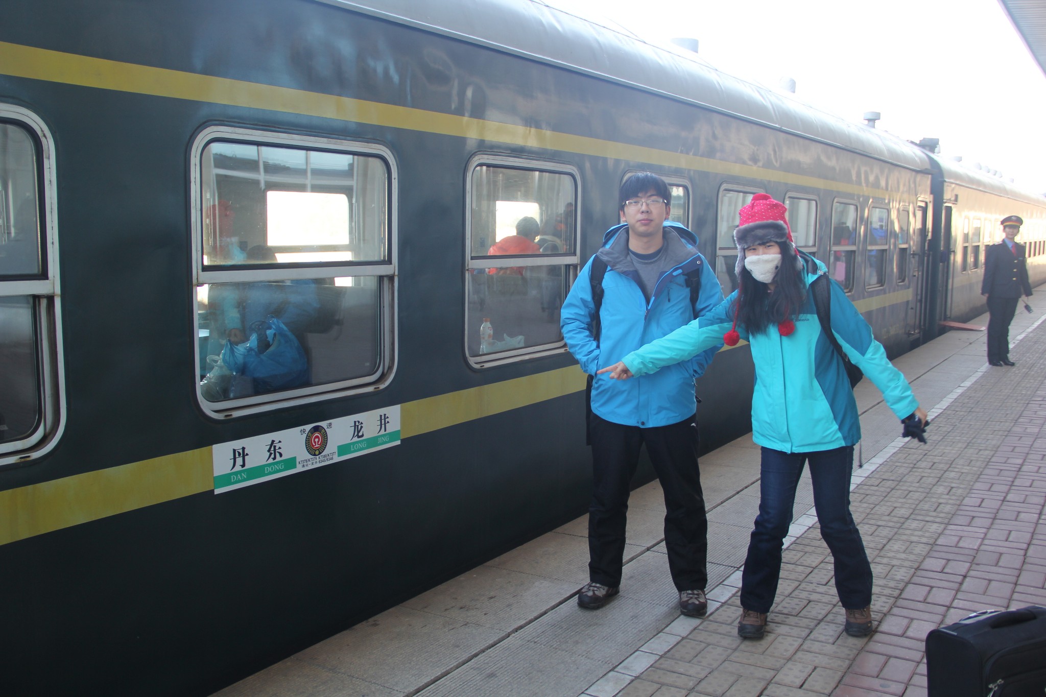 9号早晨抵达白河站.我们乘坐的k7379次列车,绿皮,车型为25b.