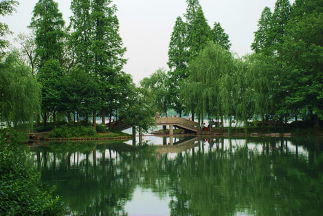 蘇堤春曉,斷橋殘雪,雷峰夕照,南屏晚鐘,麴院風荷,花港觀魚,柳浪聞鶯