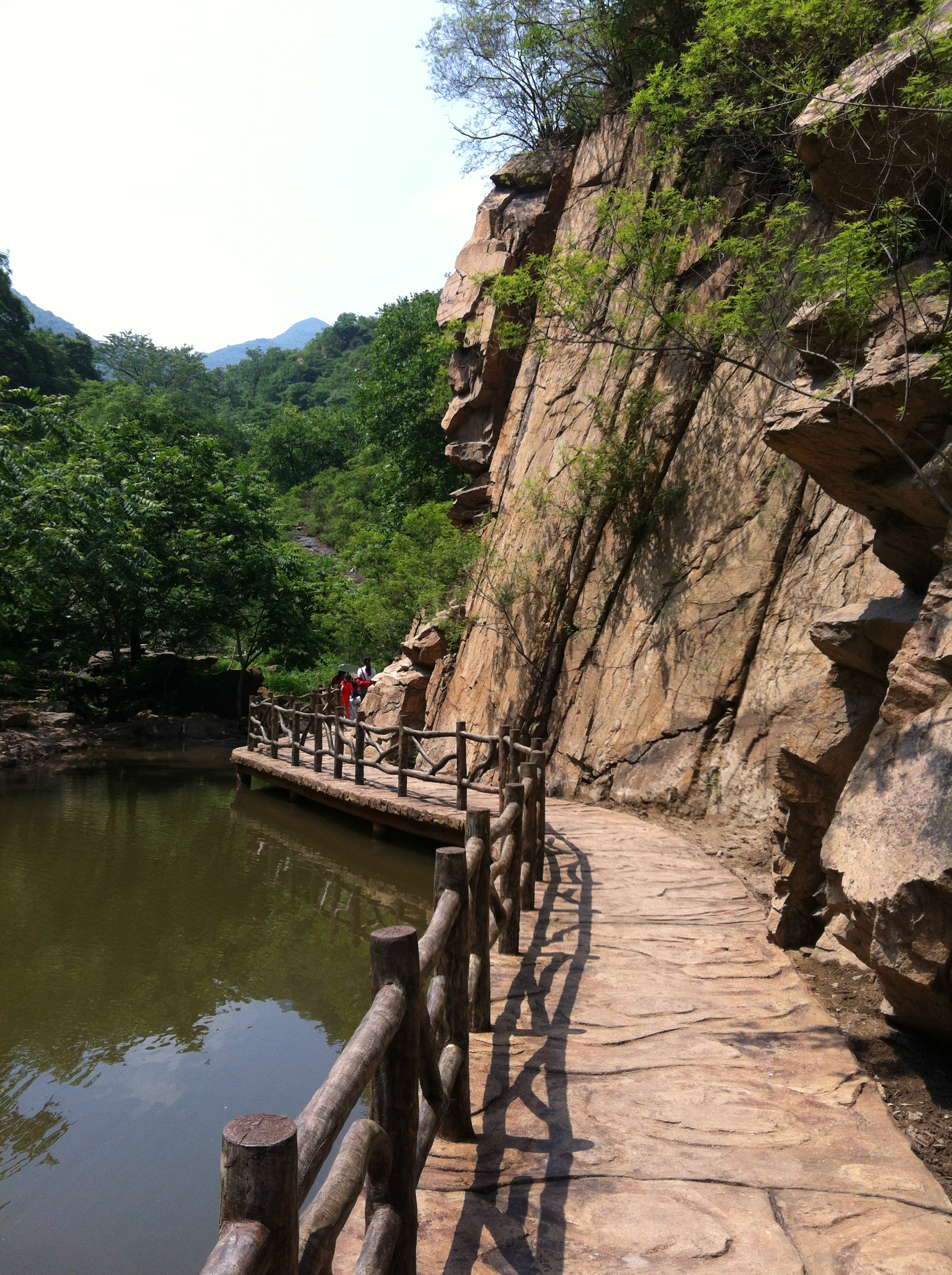 html{门头沟}  炭厂村的神泉峡景区,是