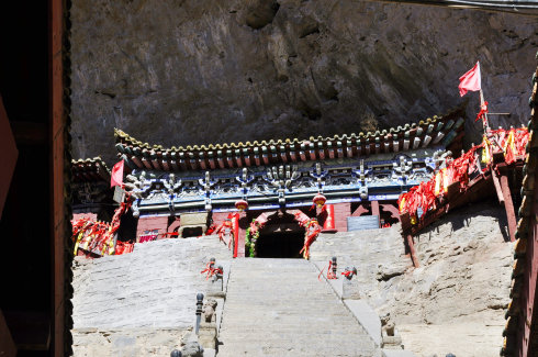 綿山又一絕,雲峰巖鐵索,在修棧道前,去正果寺要爬鐵索直上直下七十