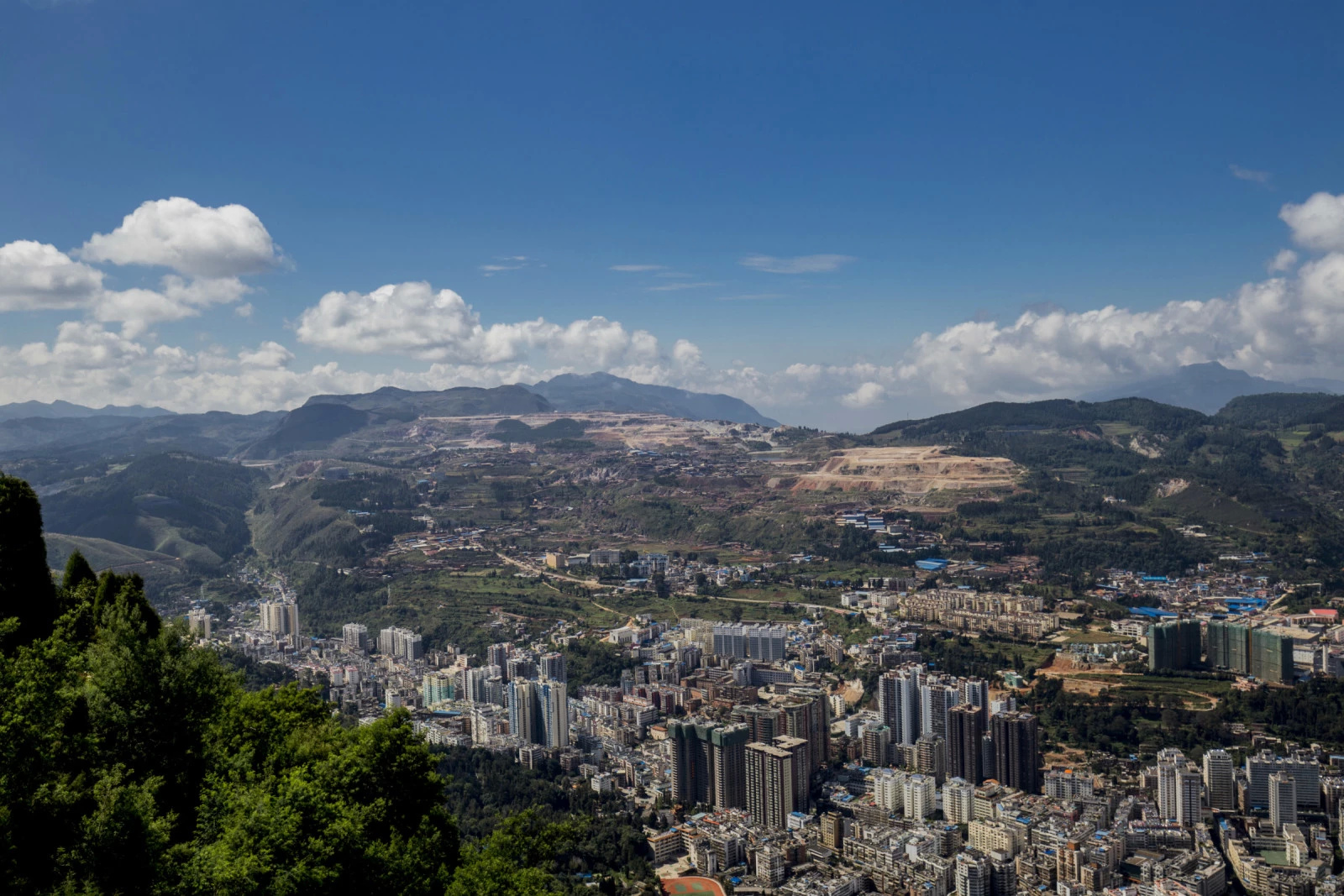 走走拍拍环绕个旧大莲花山
