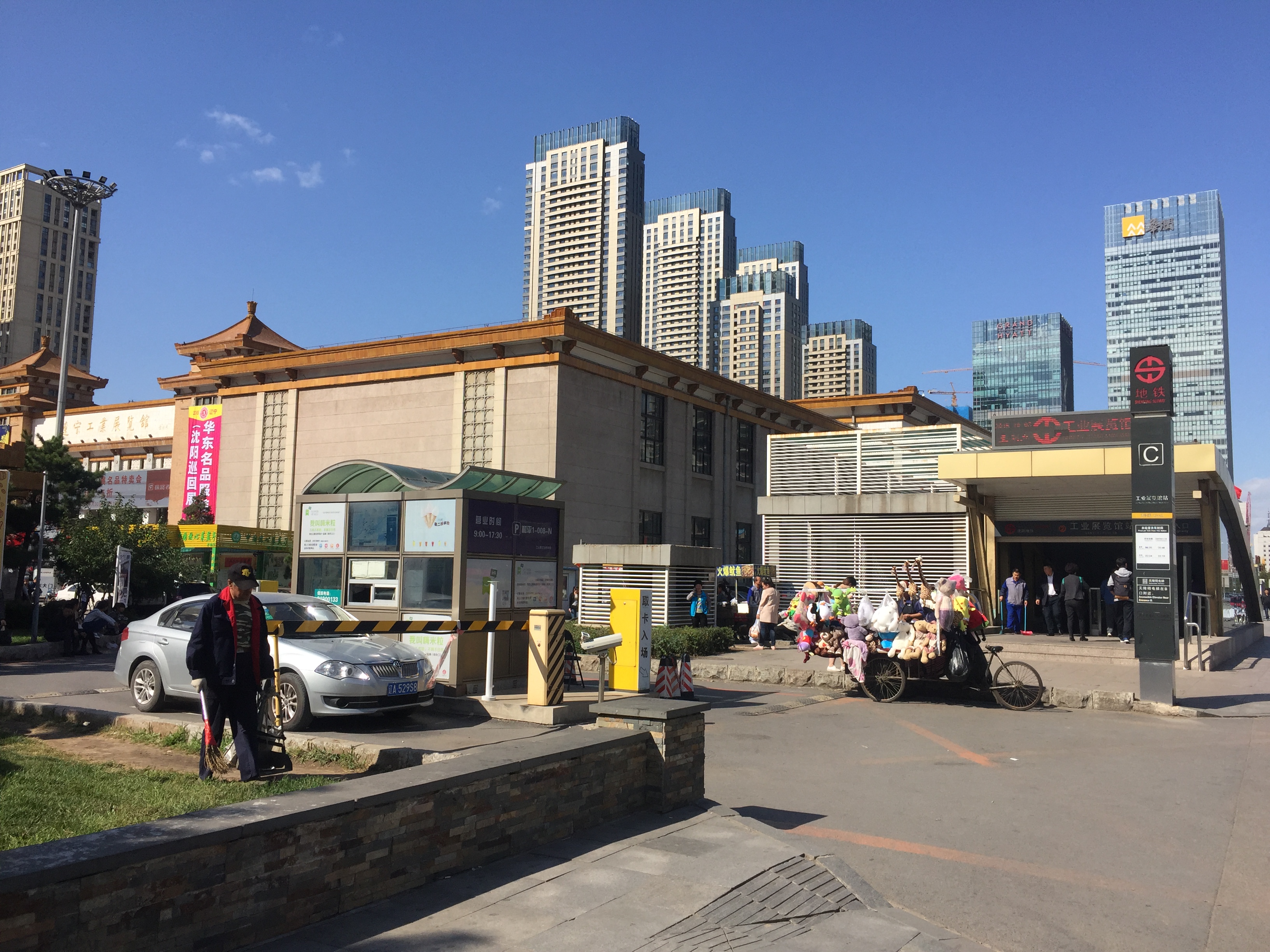 工业展览馆地铁站