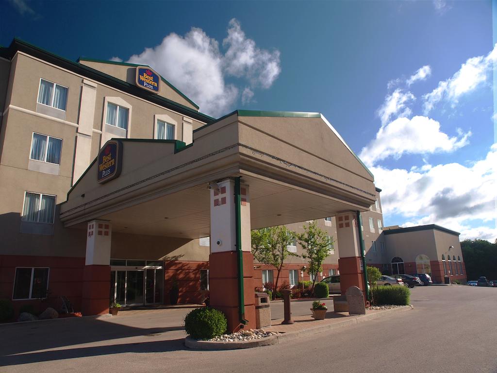 彭比纳贝斯特韦斯特套房及酒店 Best Western Plus Pembina Inn & Suites