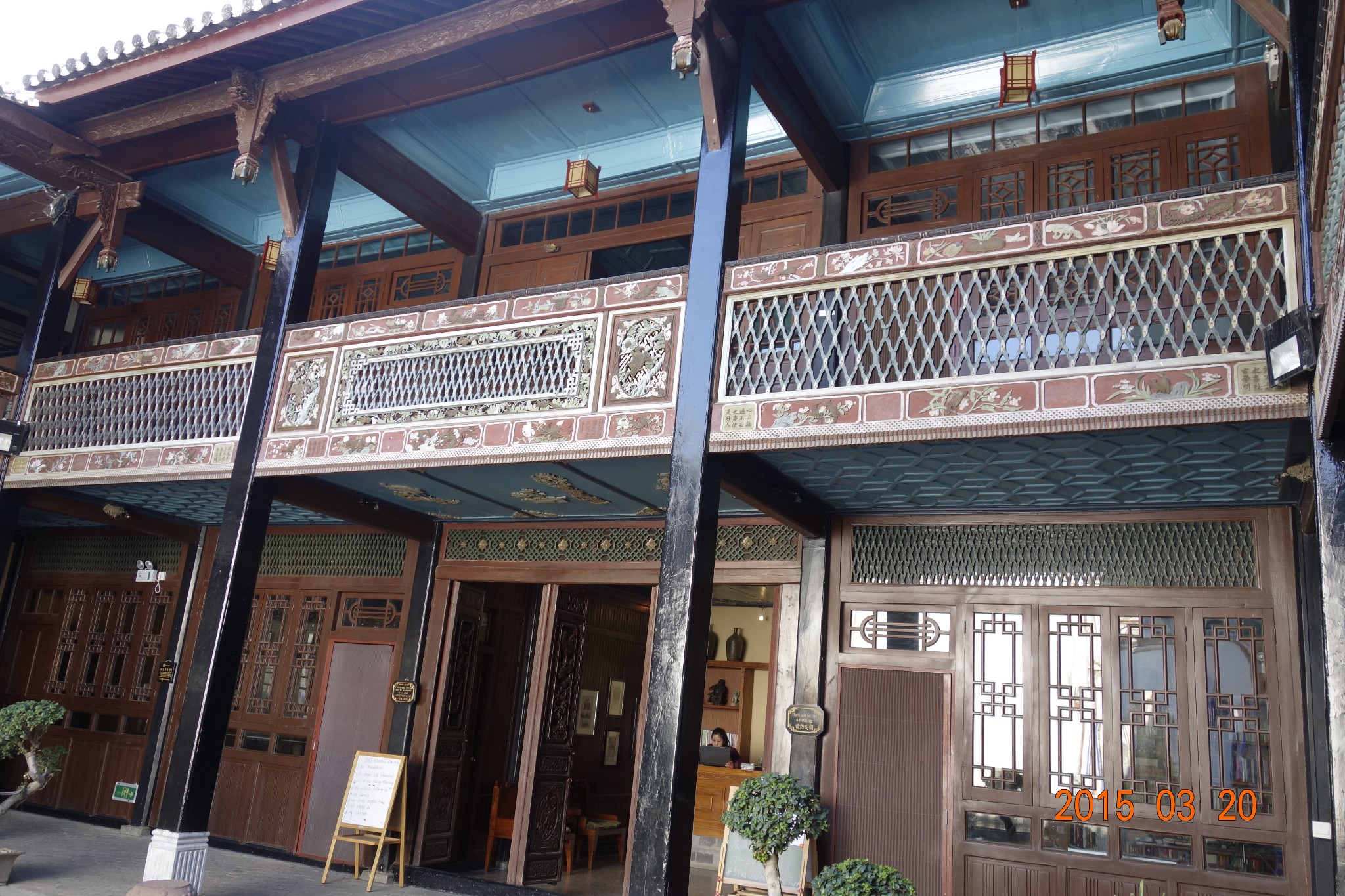 喜林苑尹辅成院小伙在做马车-------------------------海舌公园