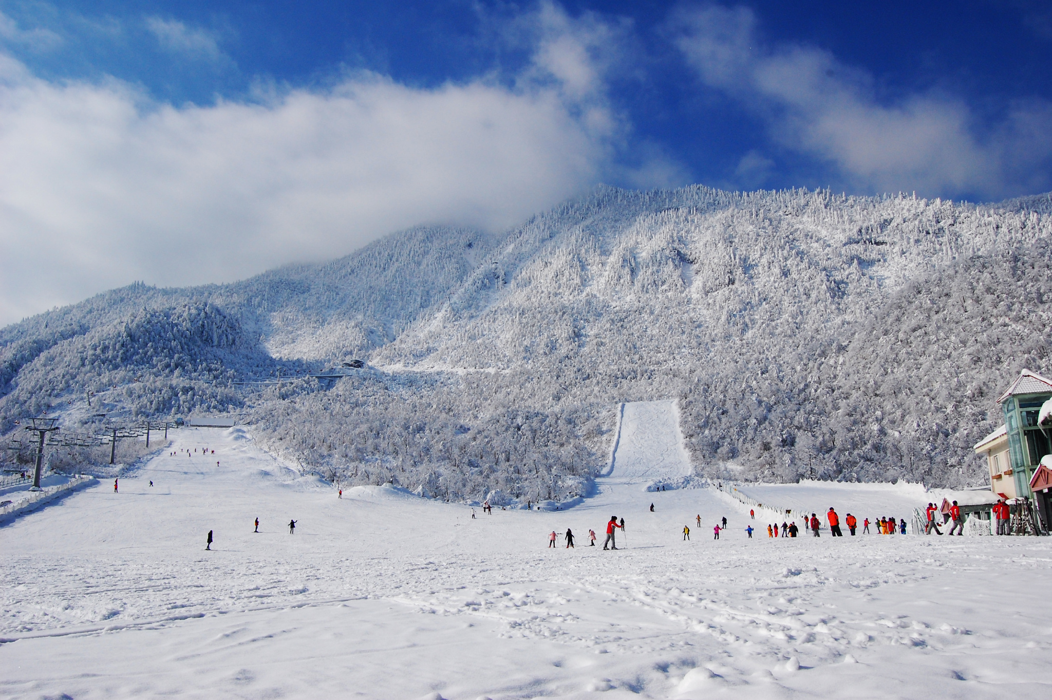 鷓鴣山滑雪場畢棚溝冰雪季華美達網紅溫泉包拼車2日品質純玩