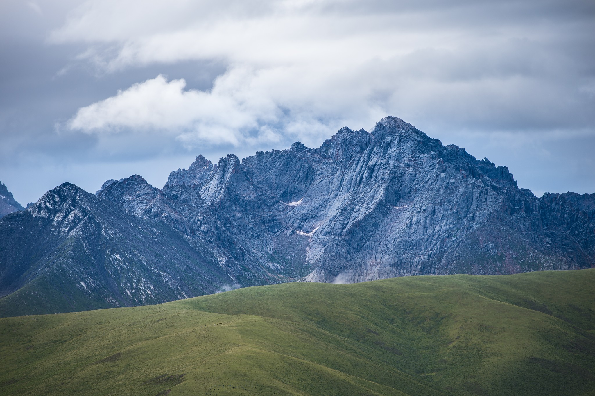 与70岁香港摄影师一起自驾在西部青海省高原拍摄自然风光,民族风情