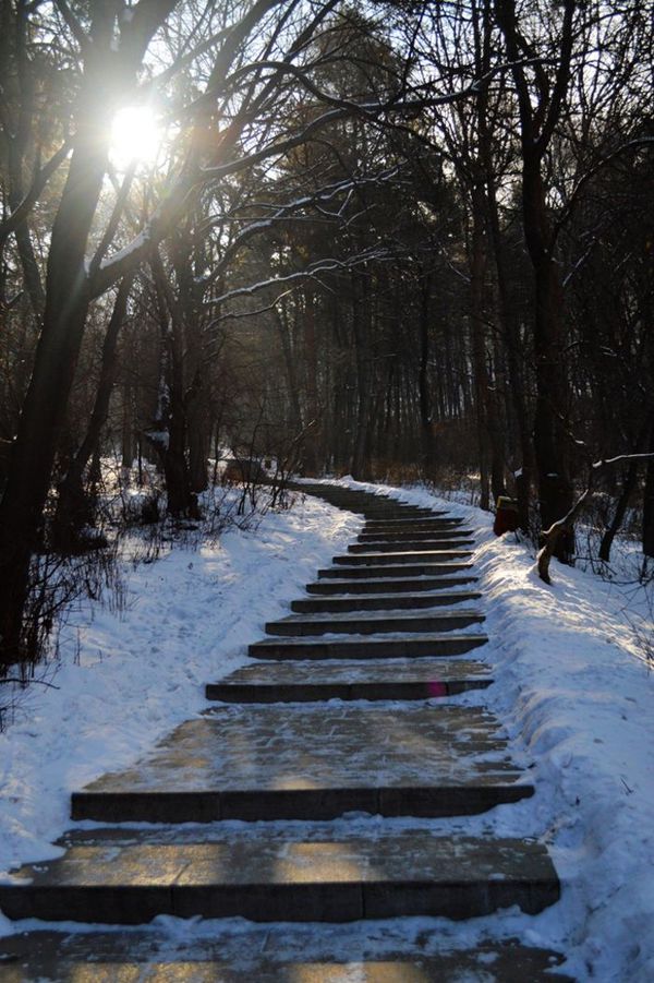 潭坊一座,悬有1891年(清光绪十七年)清德宗景皇帝御书"挹娄泽洽"匾额