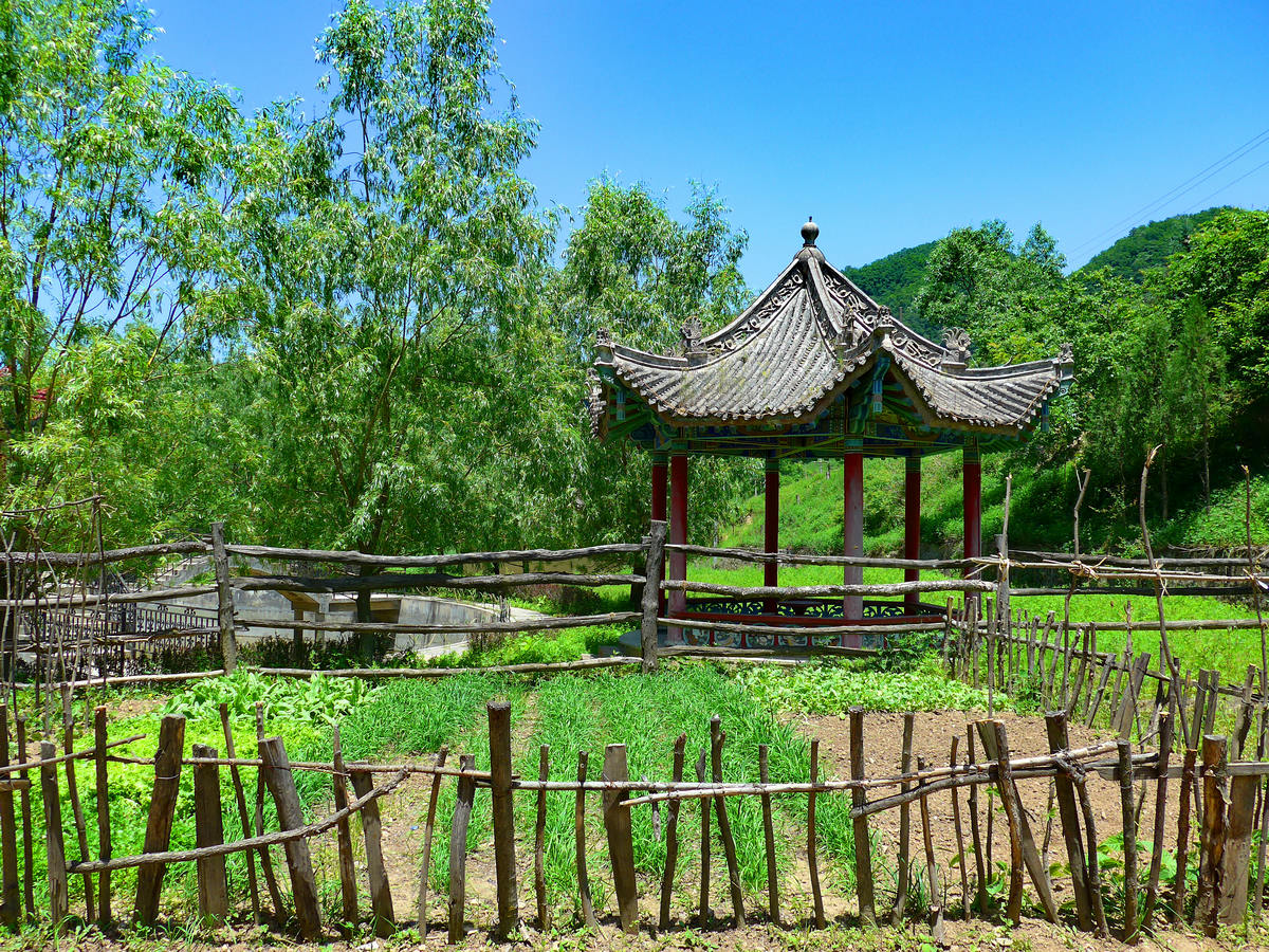 陕西陇县秋菊山庄原始森林