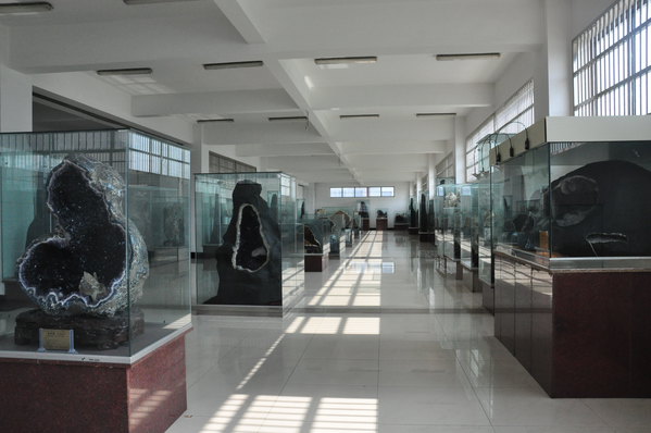 在房间里休息到2点半,然后乘2路车到火车站,下午3点30分k1450次列车