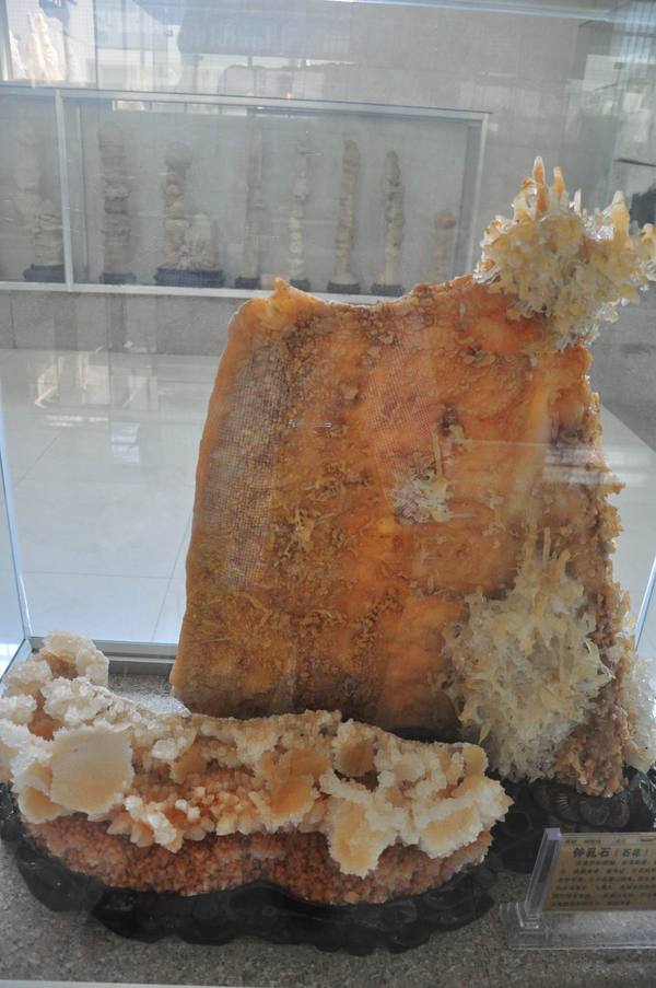 在房间里休息到2点半,然后乘2路车到火车站,下午3点30分k1450次列车