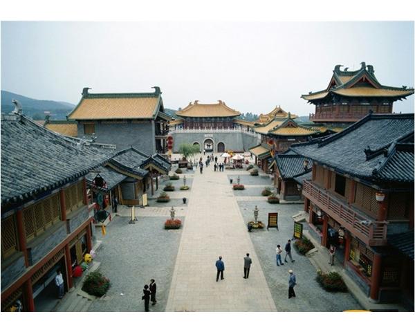 荣国府是根据中国古典名著《红楼梦》严格设计和建造的,是一座具有