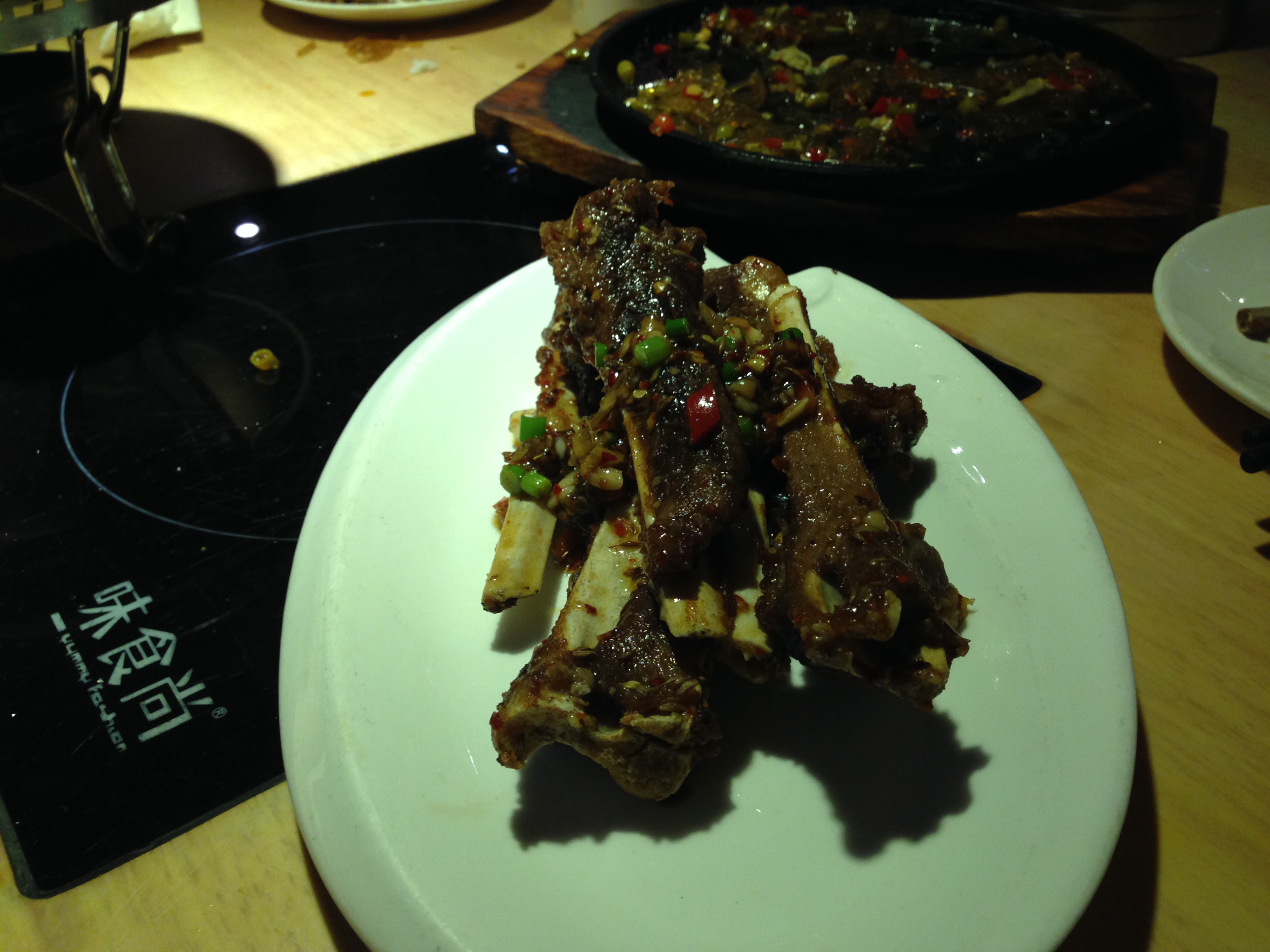 八宿美食-燃木齐藏餐厅