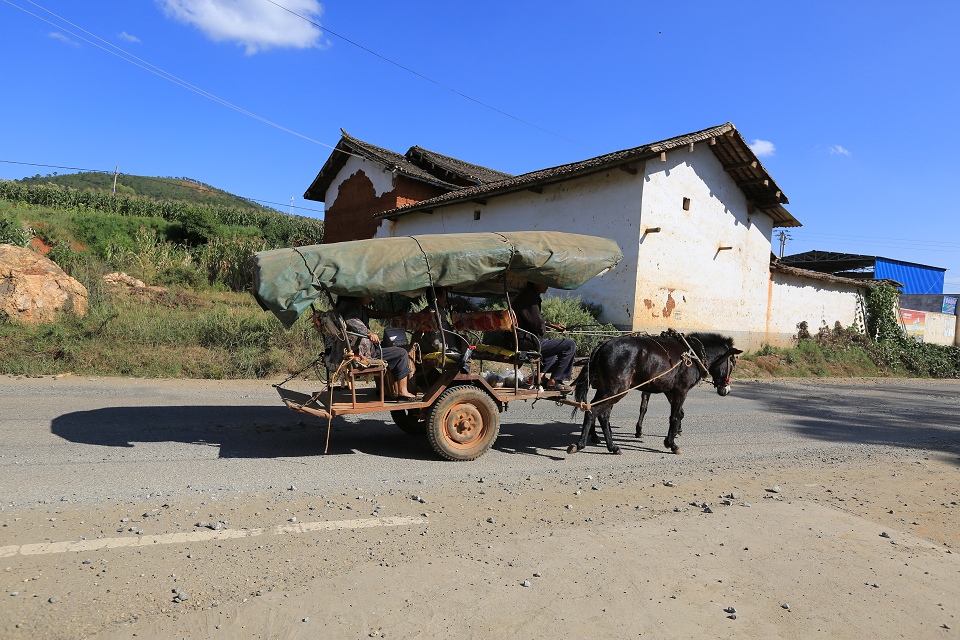 田间农舍.在黎溪镇黑箐乡,又一个地质队驻扎点.