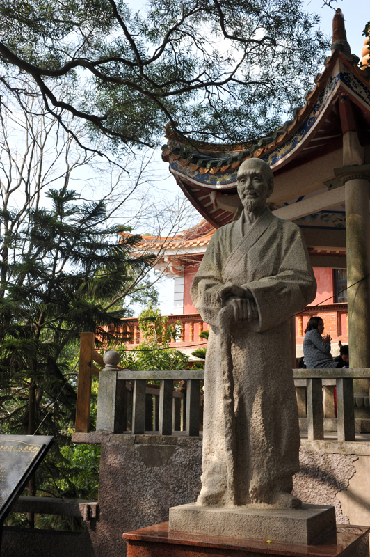 净峰寺弘一法师故居崇武的海岸崇武海滩边石雕崇武海边的刺桐花崇武