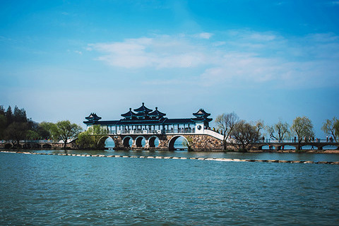 无锡以丰富而优越的自然风光和历史文化,成为全国十大旅游观光城