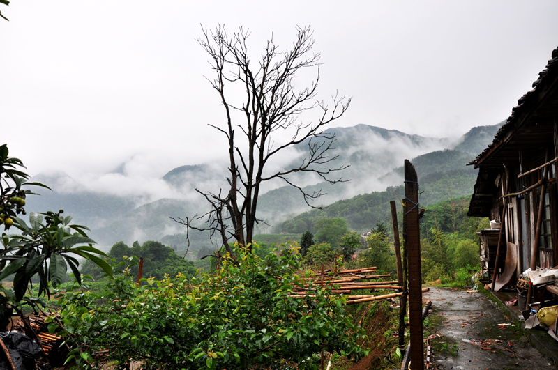 韶关枫湾黎壁石风雨同行