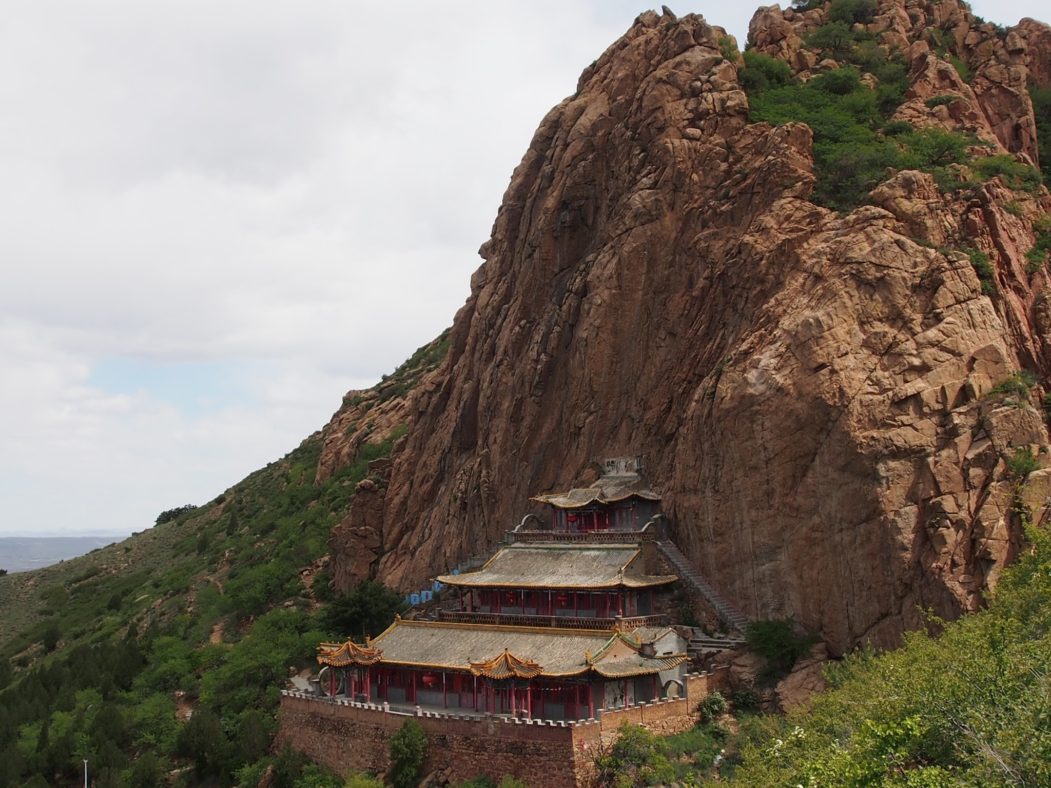 大同采凉山红石崖