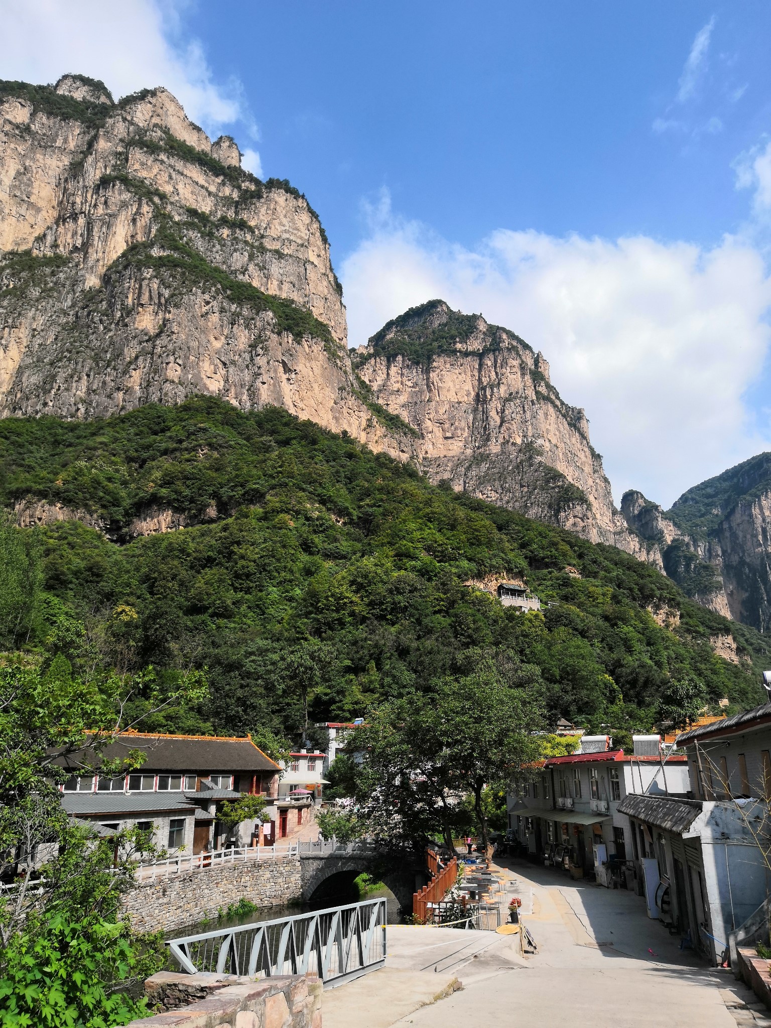 2019年8月11日新乡南太行之行第2篇九莲山深度游看丹崖绝壁沟壑纵横