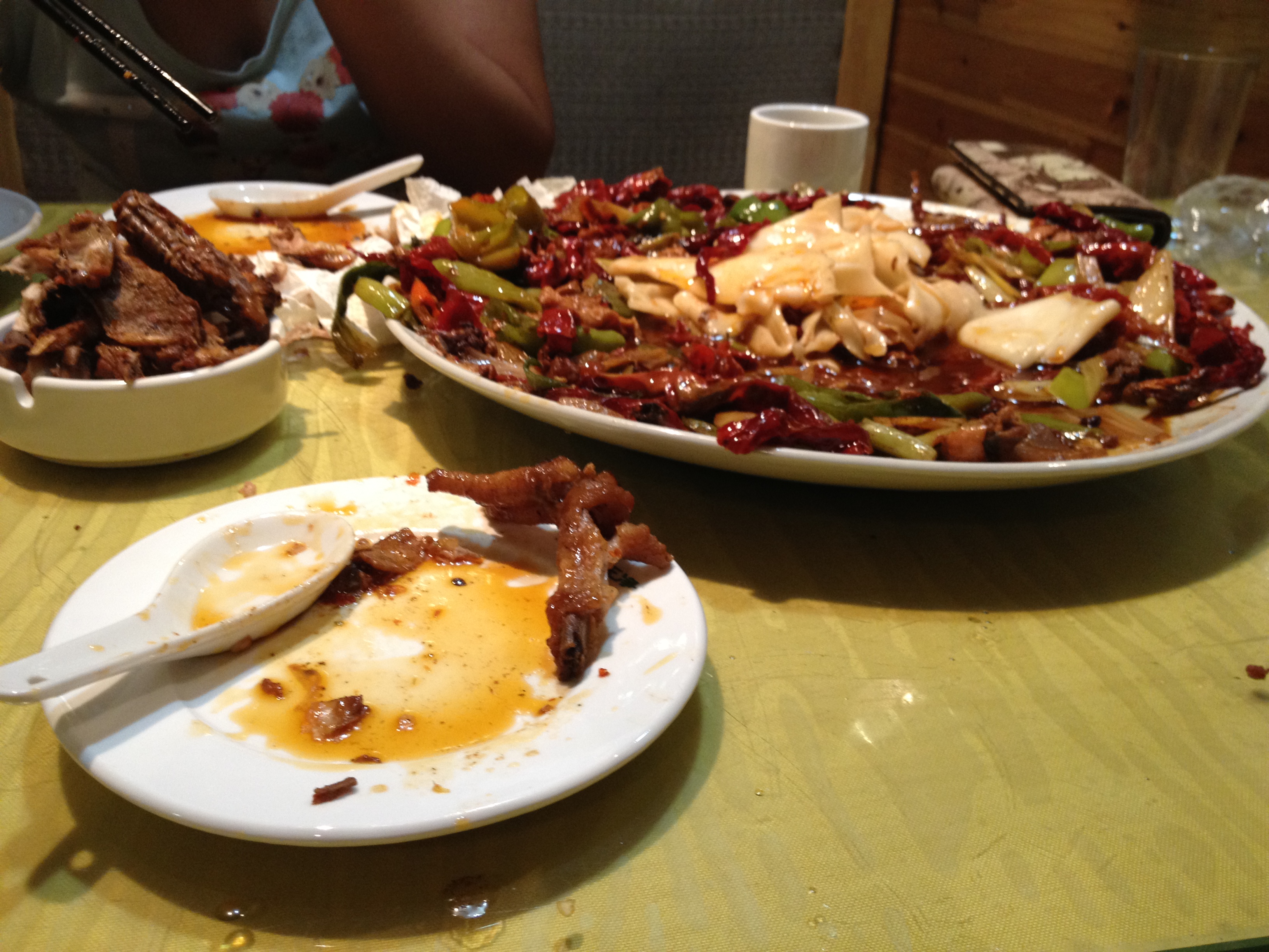 石河子美食-俭朴寨小公鸡