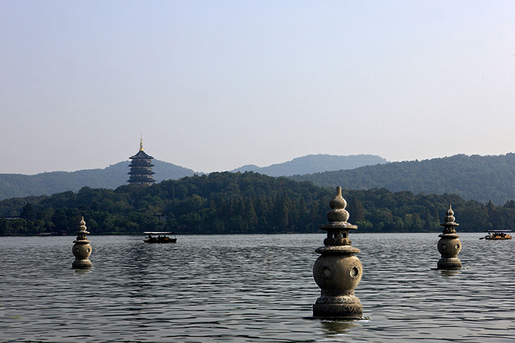  杭州雷峰塔,西湖遊船,靈隱寺飛來峰純玩1日遊>市中心免費接